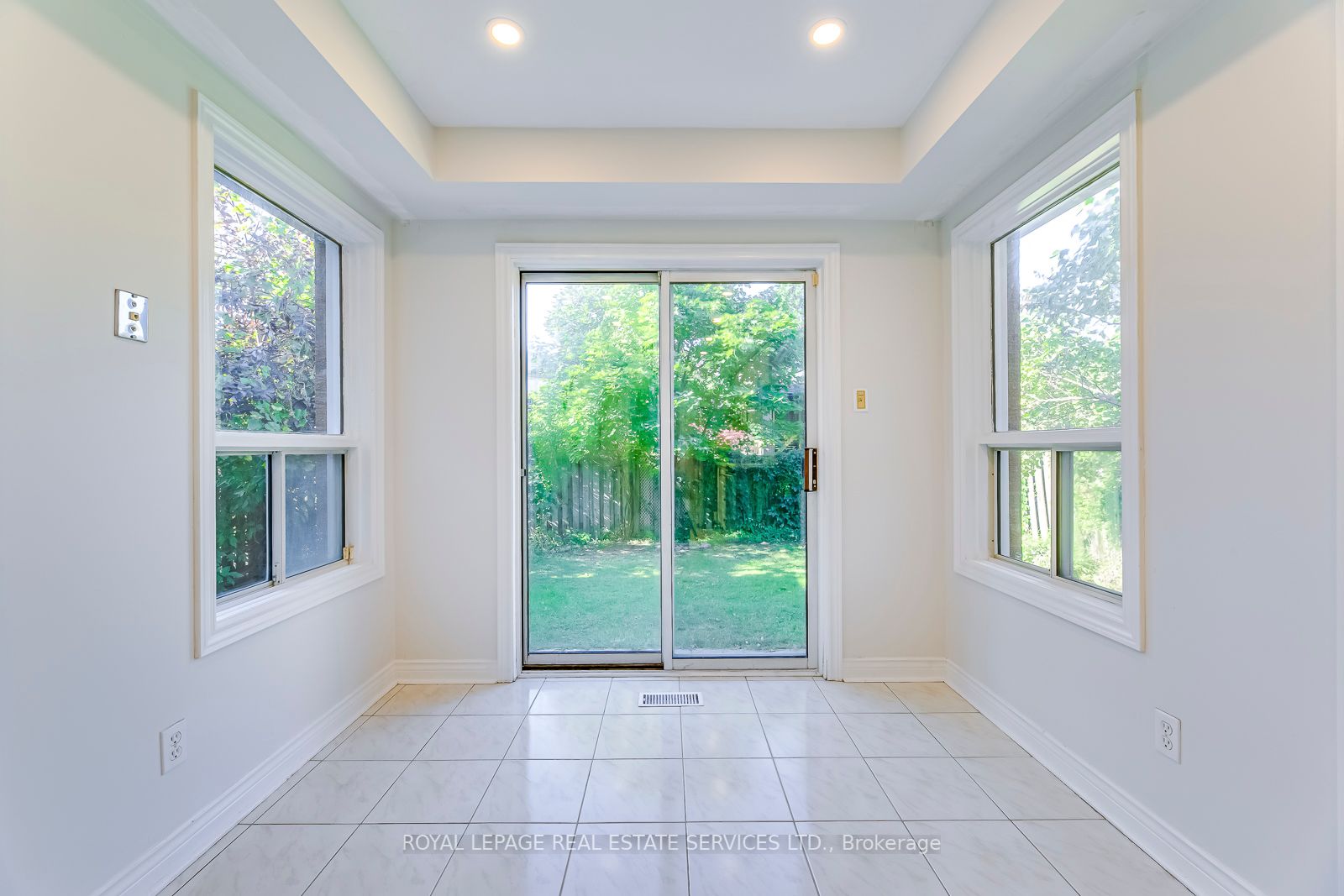 6898 Lisgar Dr
