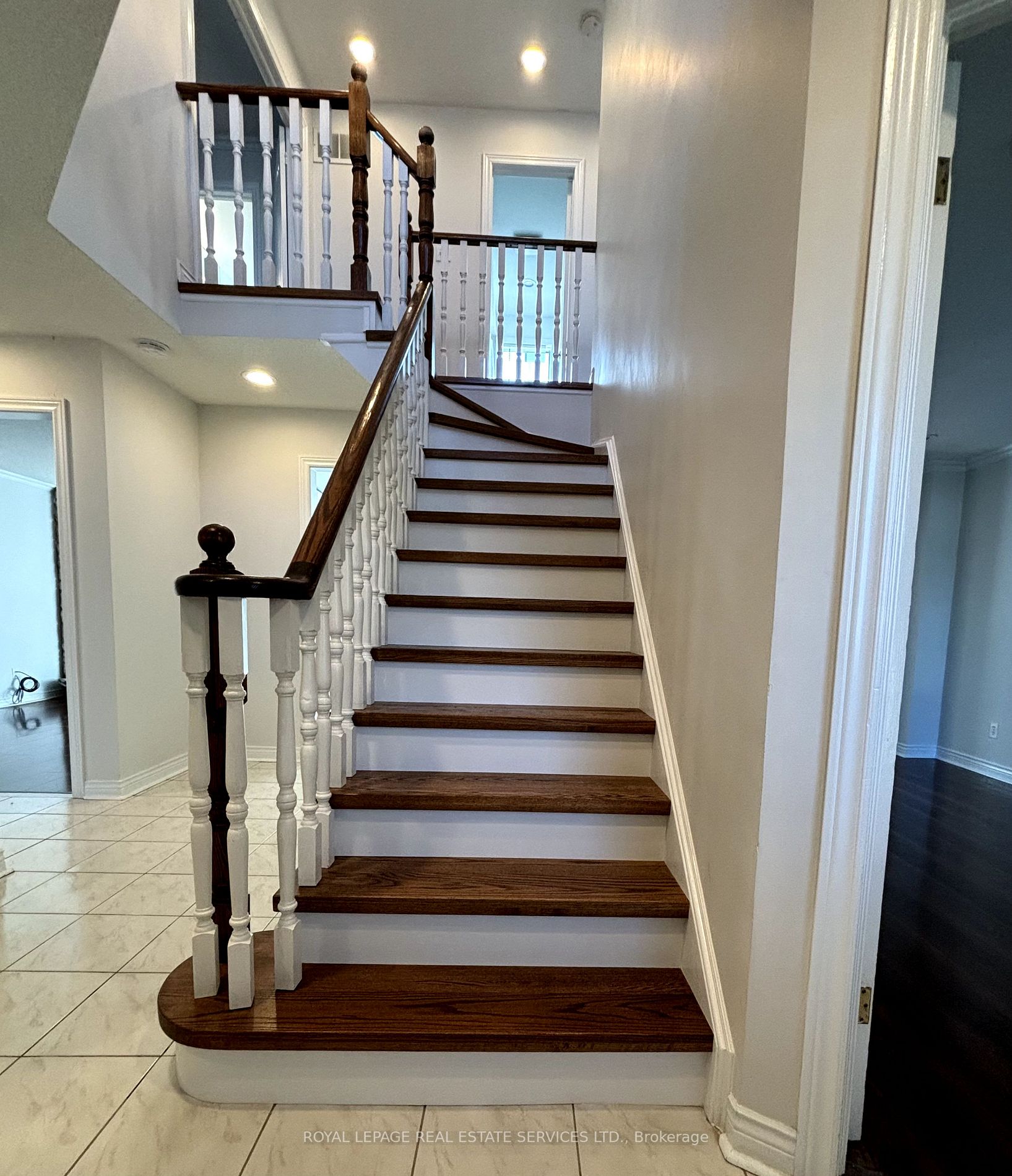 6898 Lisgar Dr
