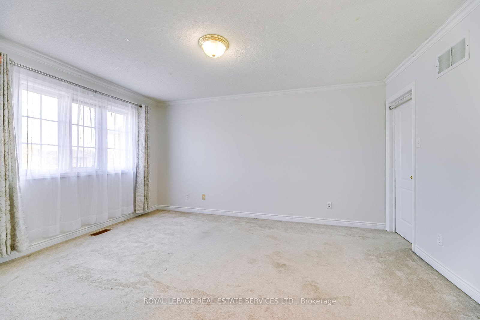 6898 Lisgar Dr