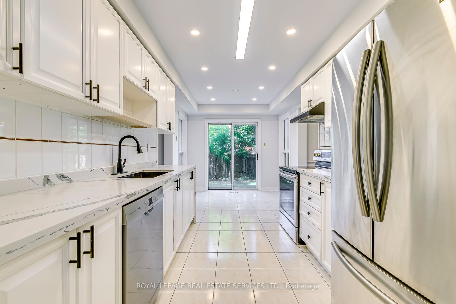 6898 Lisgar Dr