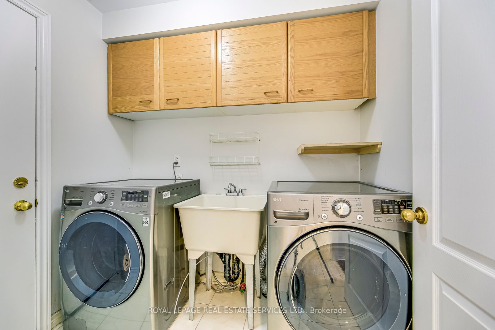 6898 Lisgar Dr