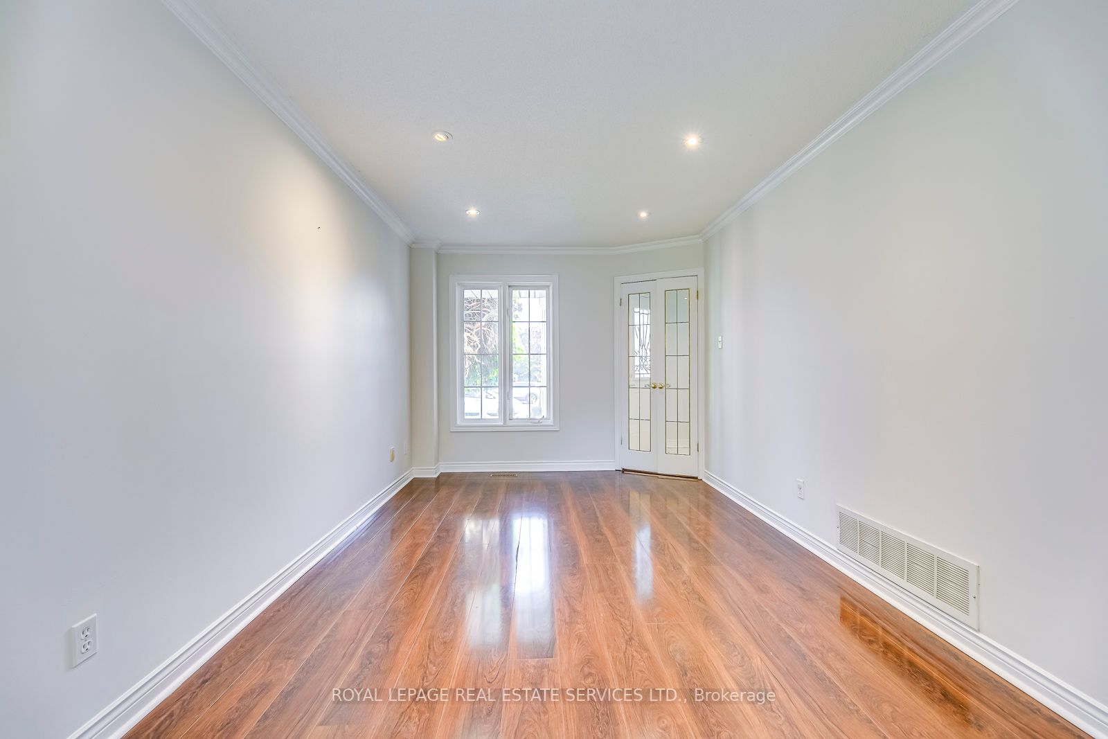 6898 Lisgar Dr