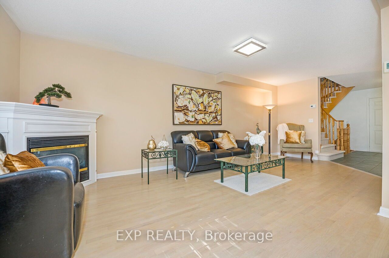 3892 Coachman Circle