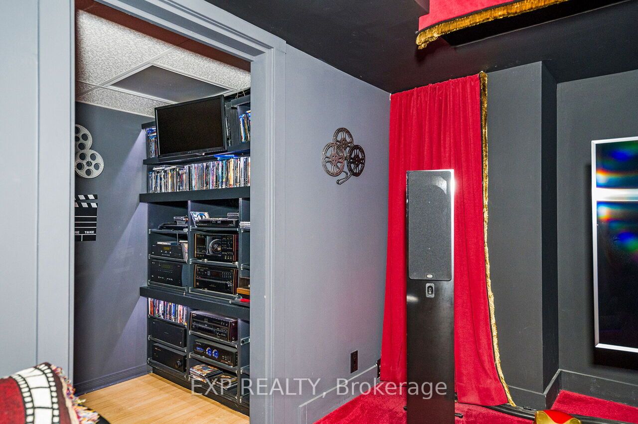 3892 Coachman Circle