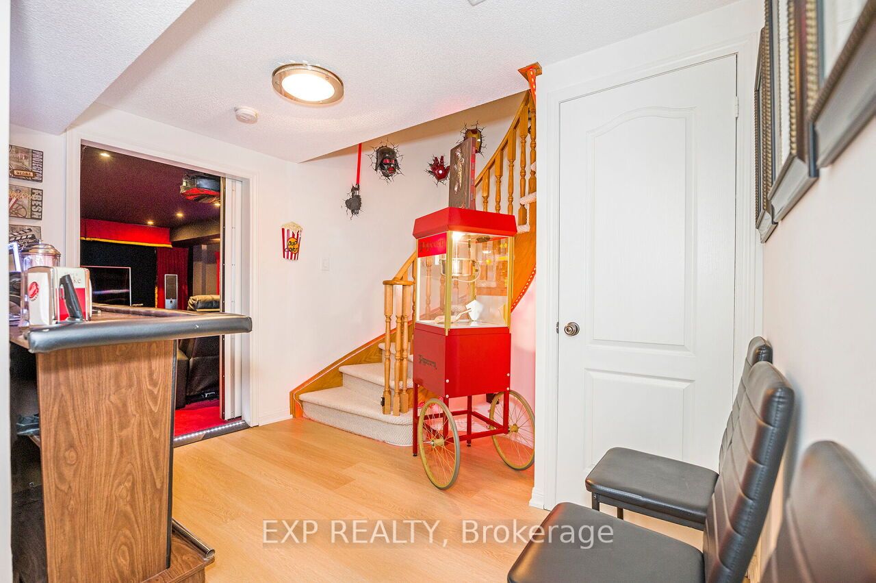 3892 Coachman Circle