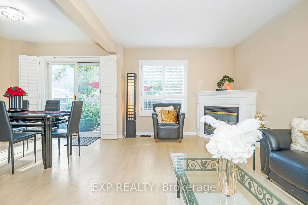 3892 Coachman Circle