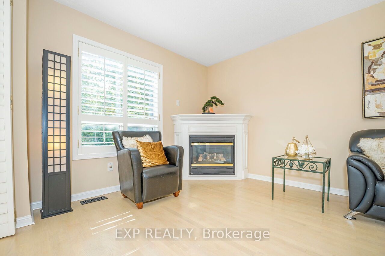 3892 Coachman Circle
