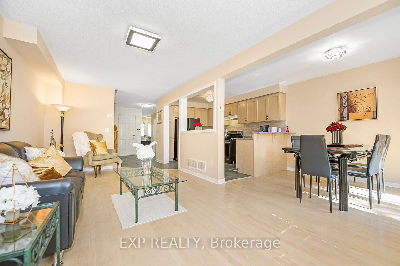 3892 Coachman Circle