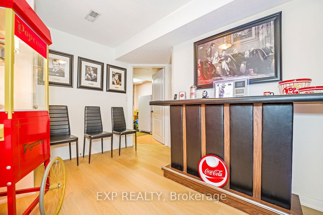 3892 Coachman Circle