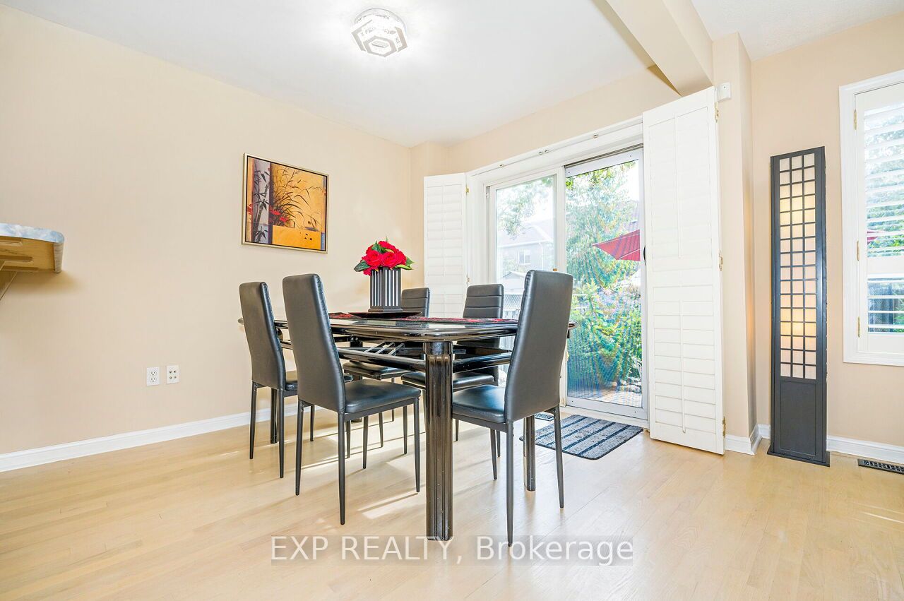 3892 Coachman Circle