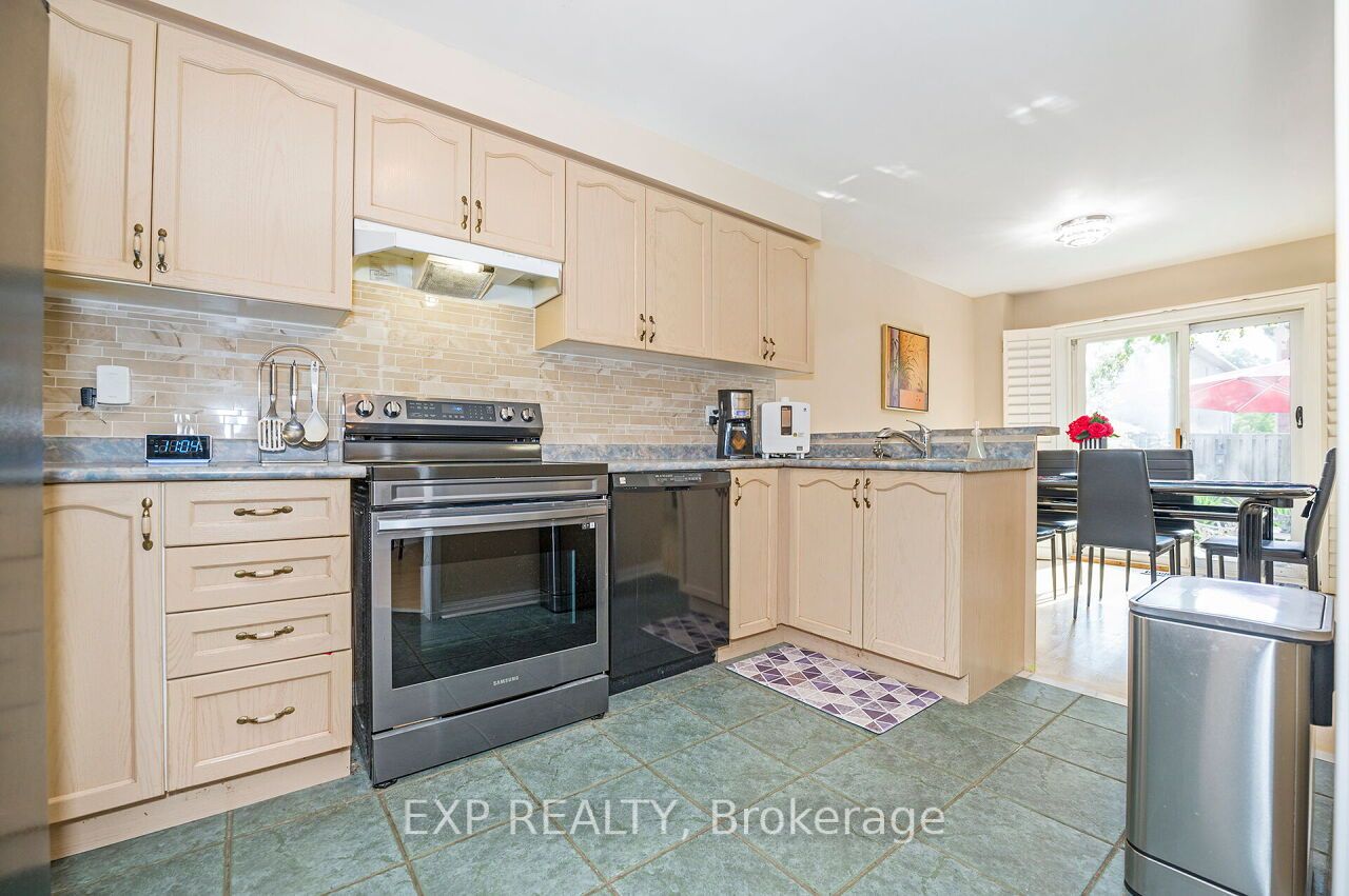 3892 Coachman Circle