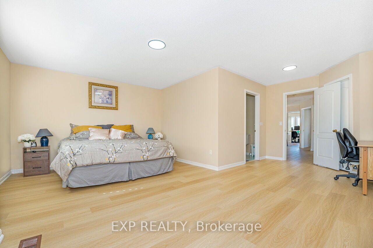 3892 Coachman Circle