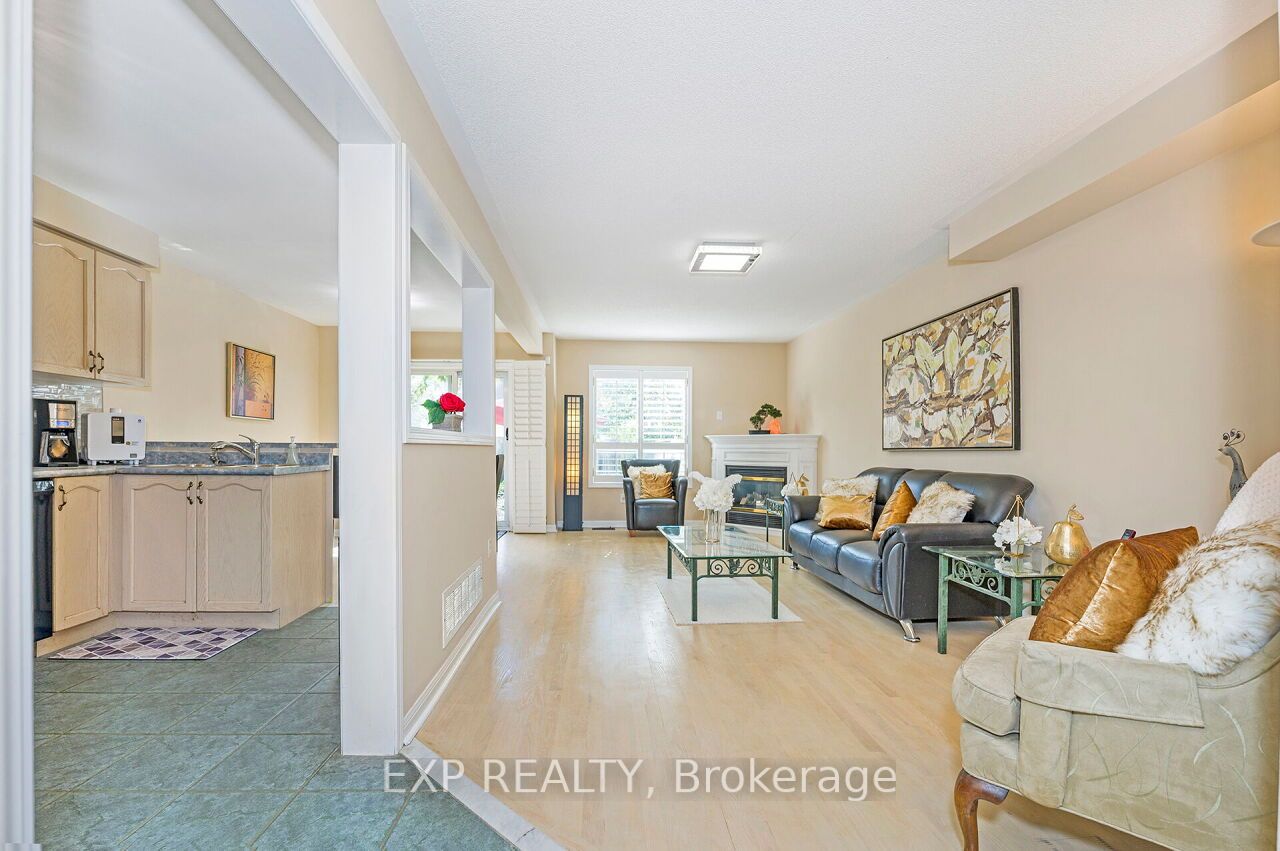 3892 Coachman Circle