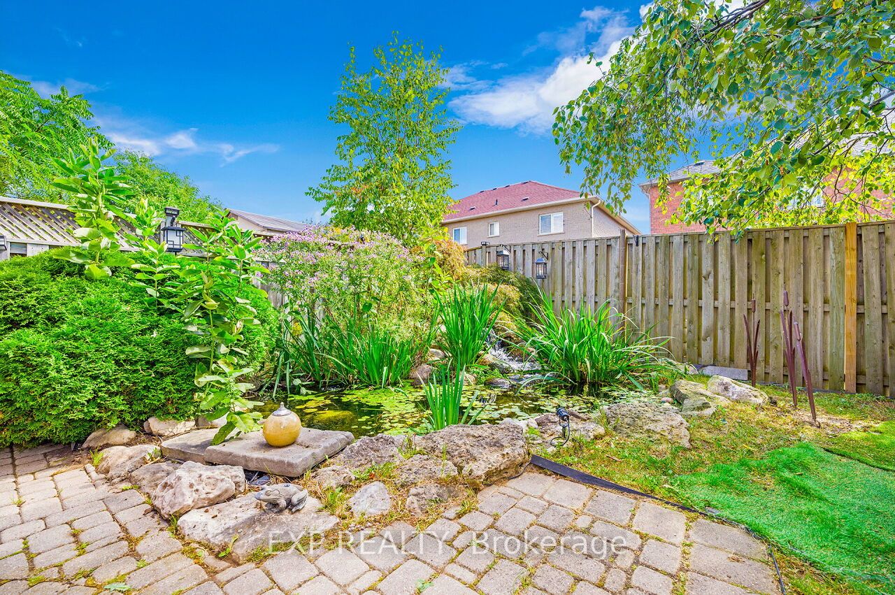 3892 Coachman Circle