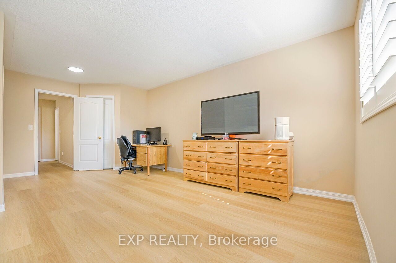3892 Coachman Circle