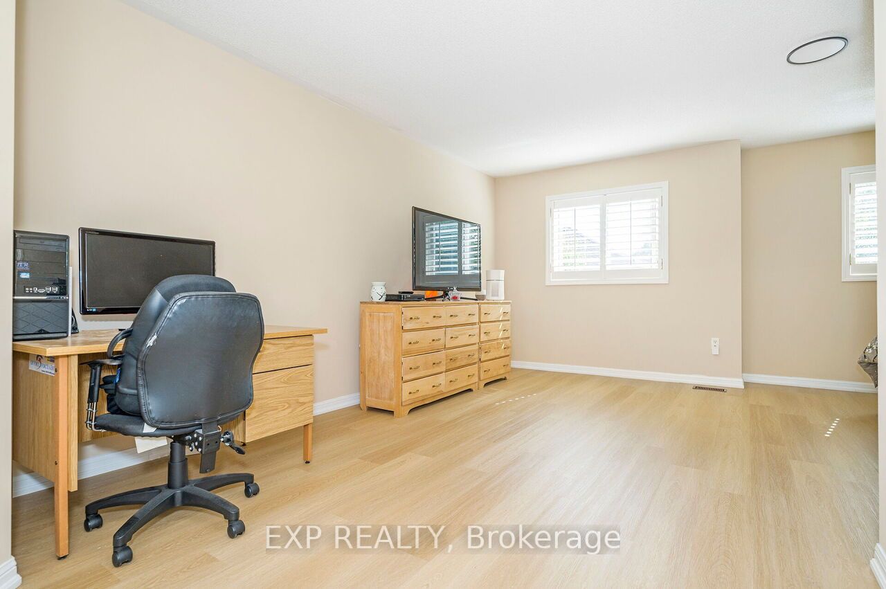 3892 Coachman Circle