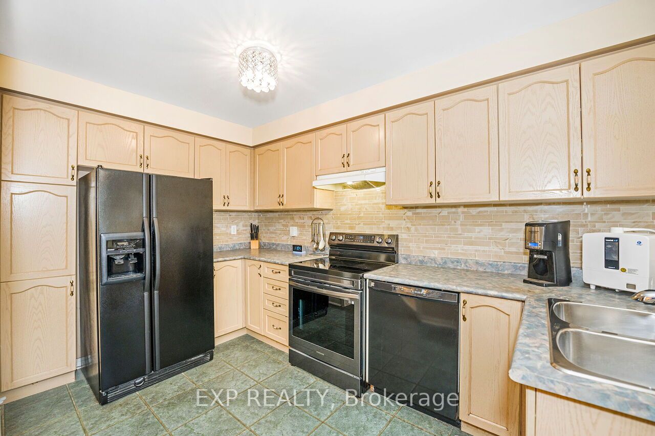 3892 Coachman Circle
