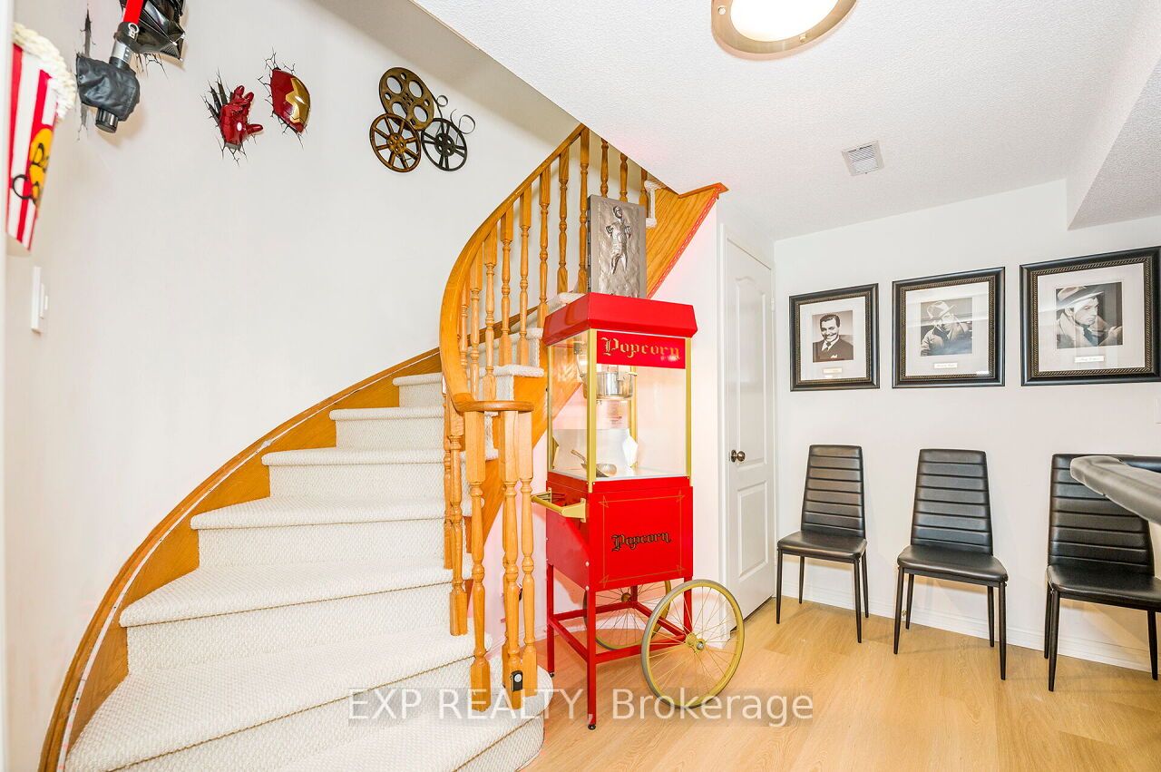 3892 Coachman Circle