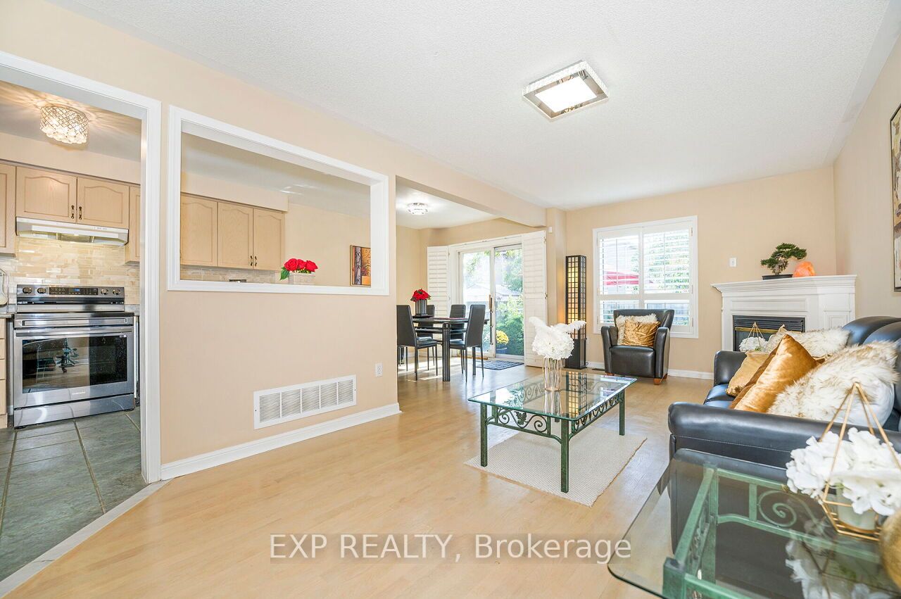 3892 Coachman Circle