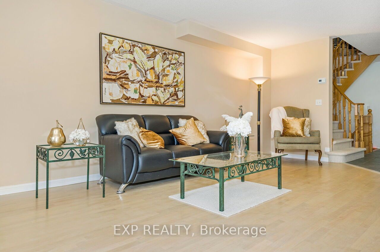 3892 Coachman Circle