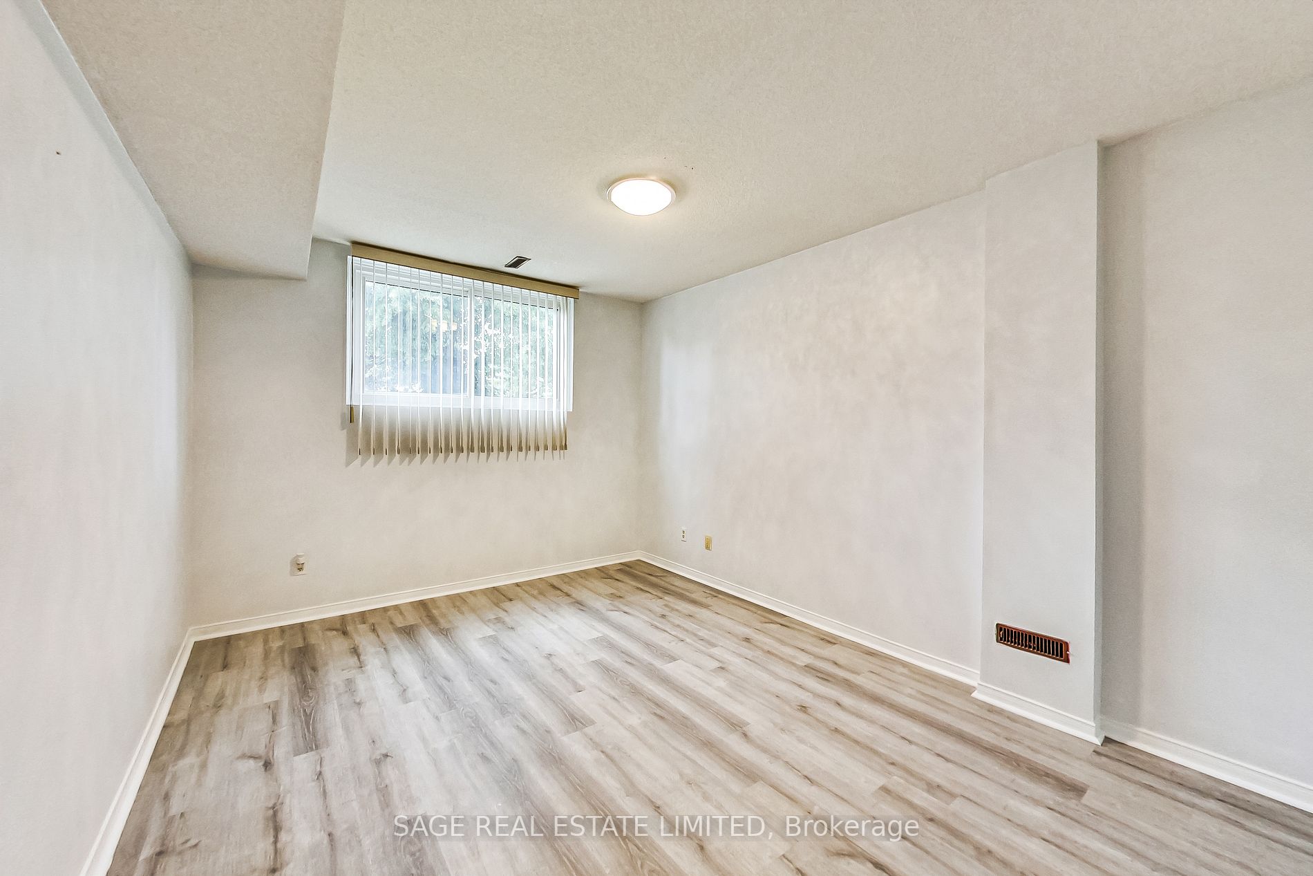 484 Luzon Crescent