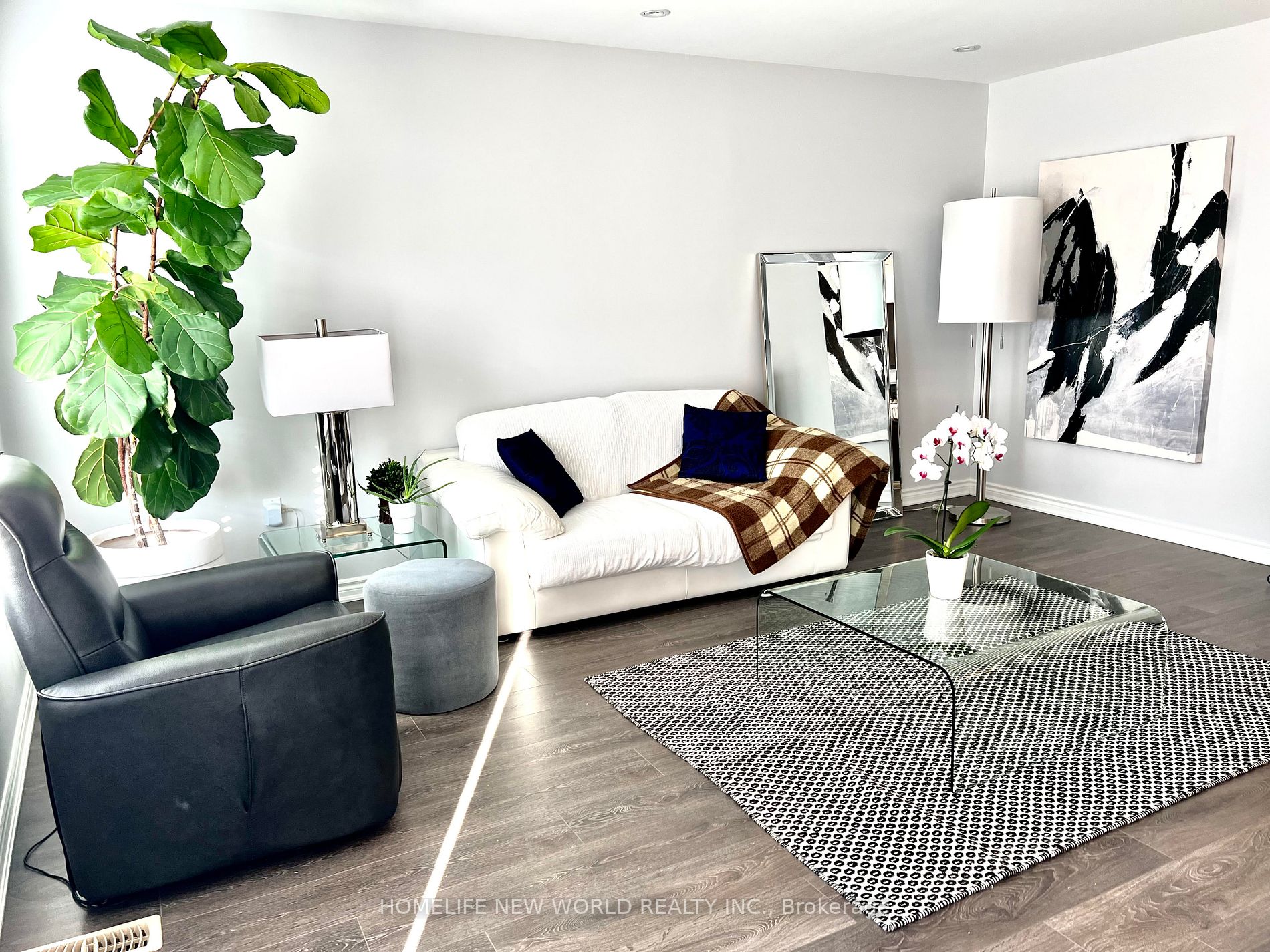 #12 - 1000 Asleton Blvd, #16
