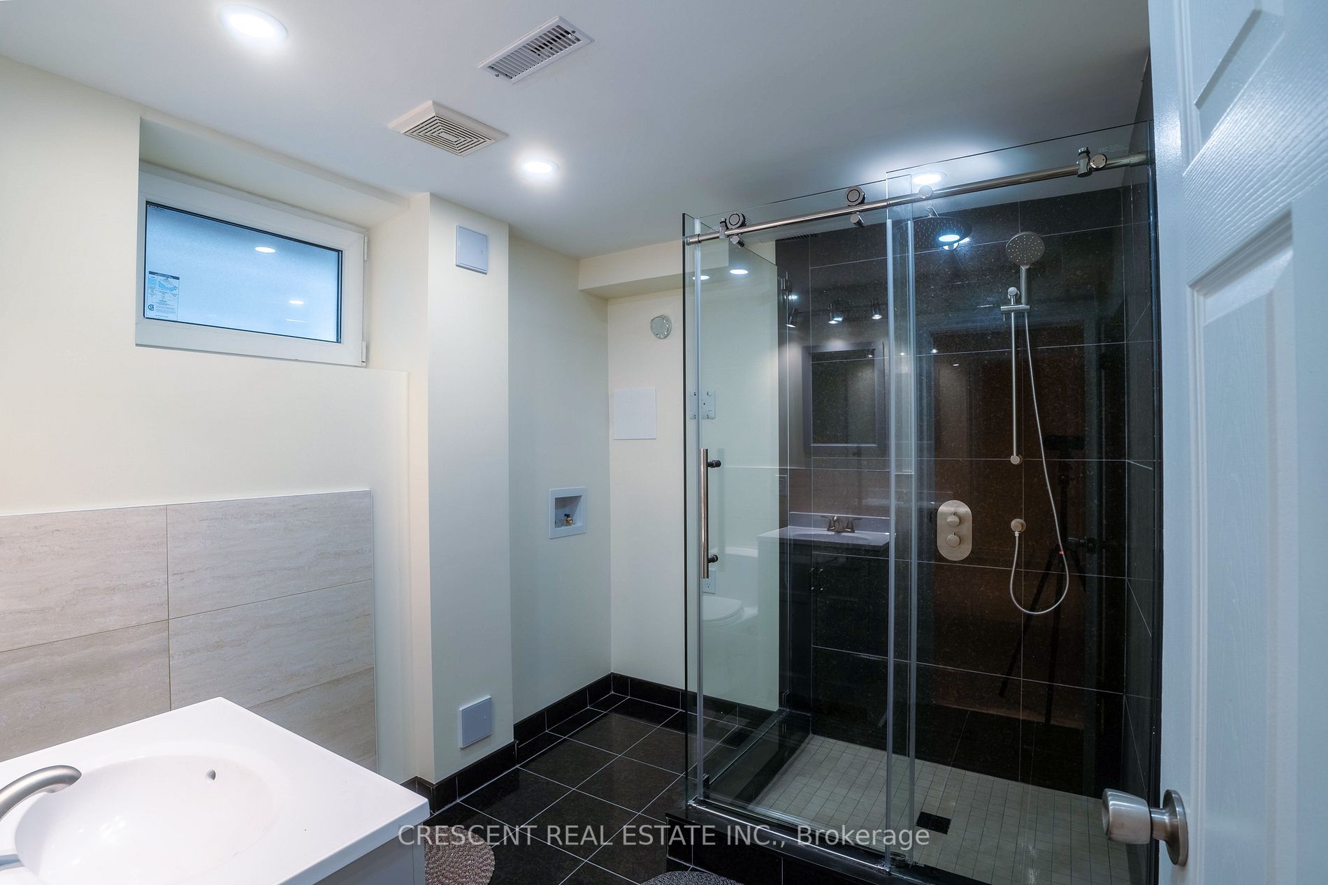 4136 Dunmow Crescent, #Lower