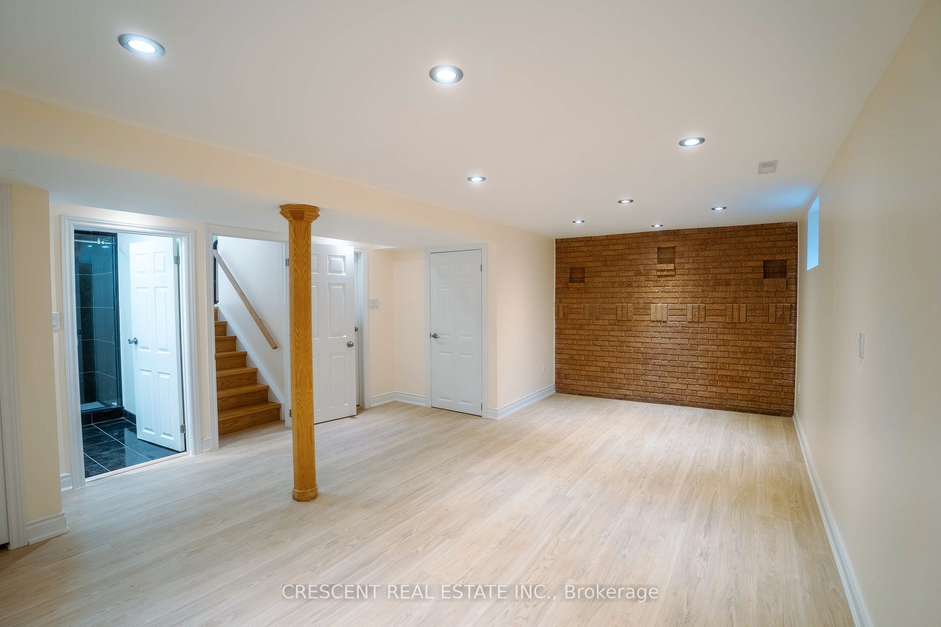 4136 Dunmow Crescent, #Lower