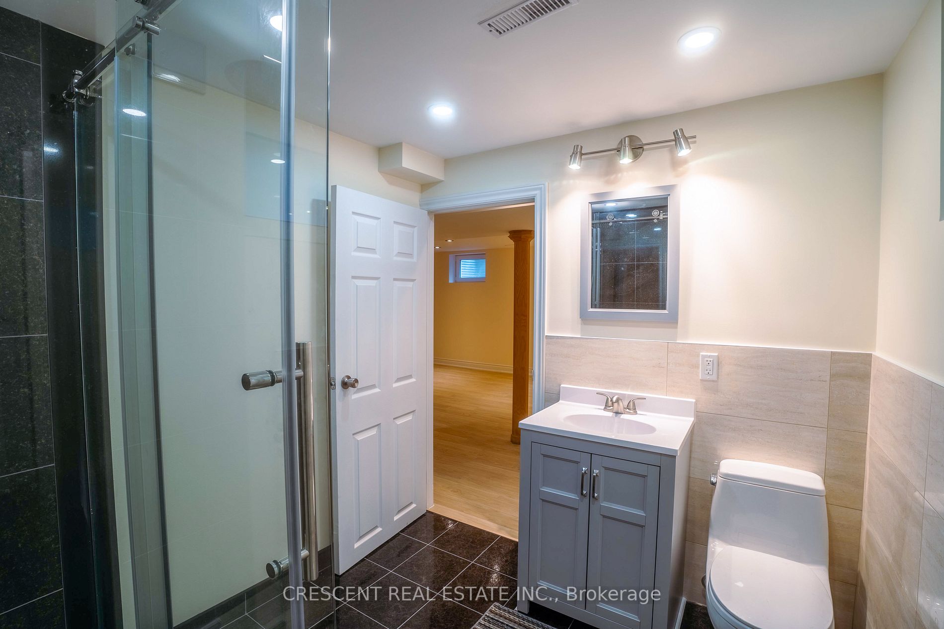 4136 Dunmow Crescent, #Lower