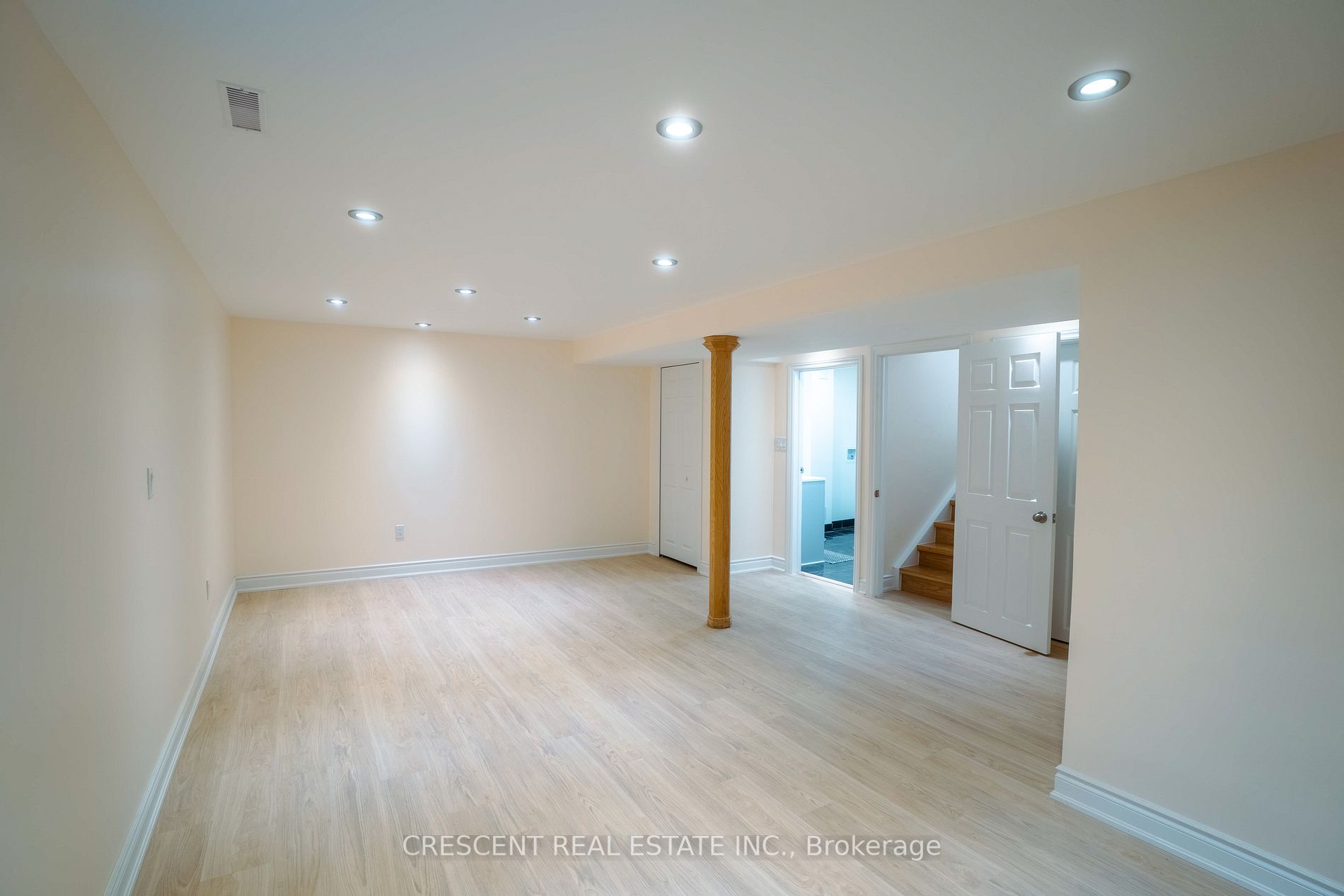 4136 Dunmow Cres, #Lower