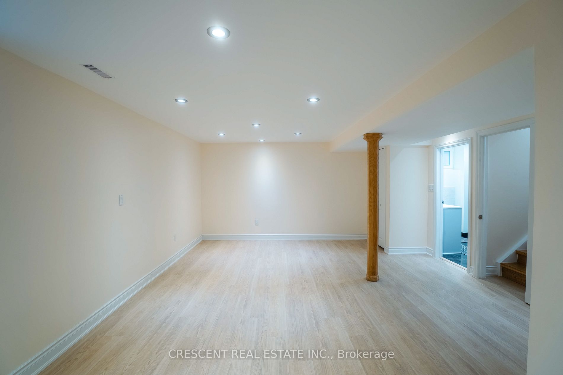 4136 Dunmow Crescent, #Lower