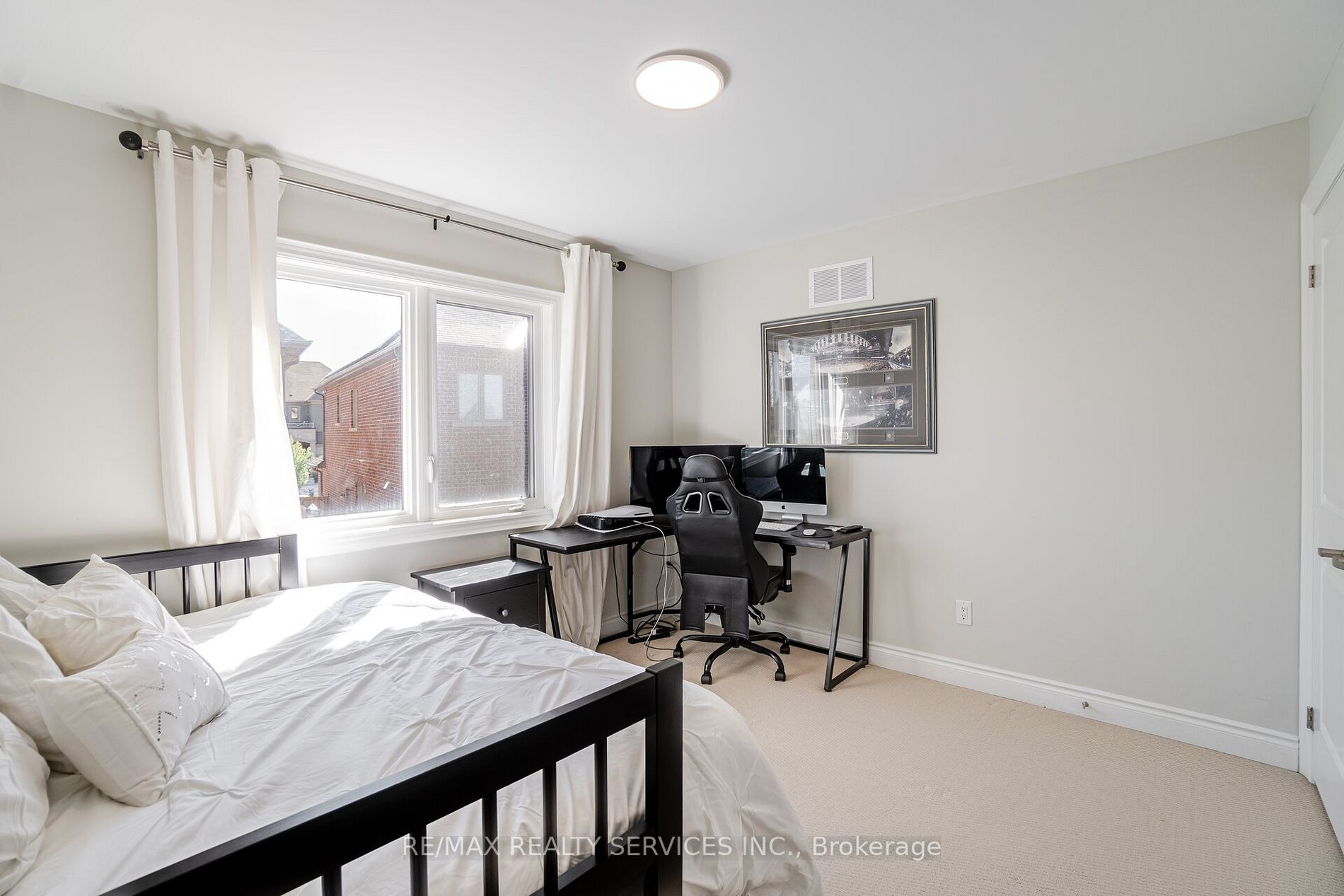 17 Prairie Creek Crescent
