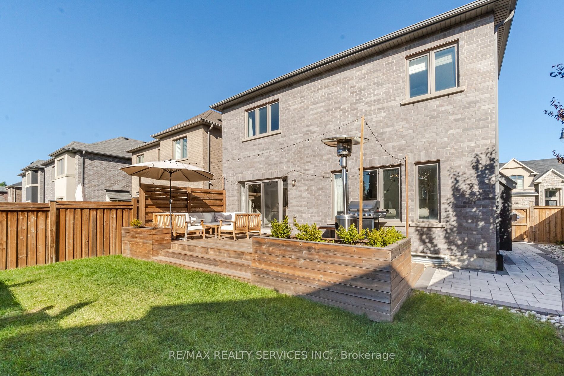17 Prairie Creek Crescent