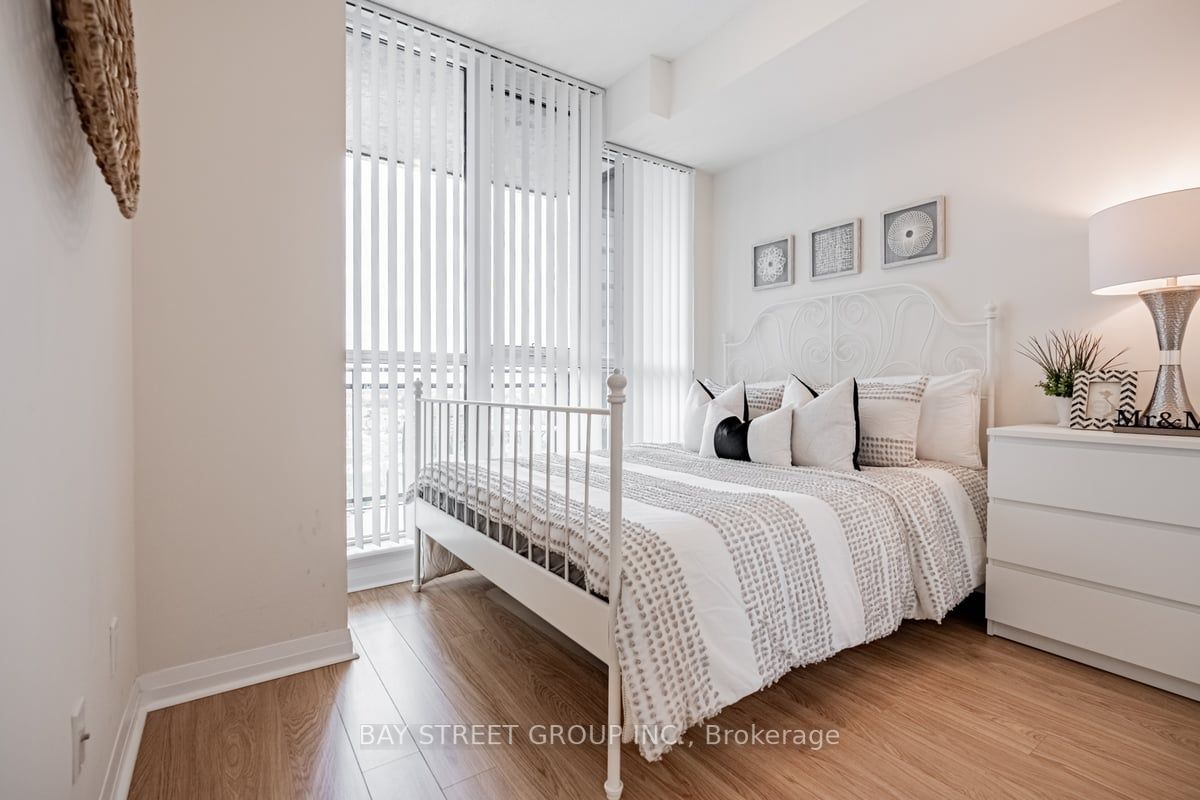 55 Eglinton Avenue W, #1401