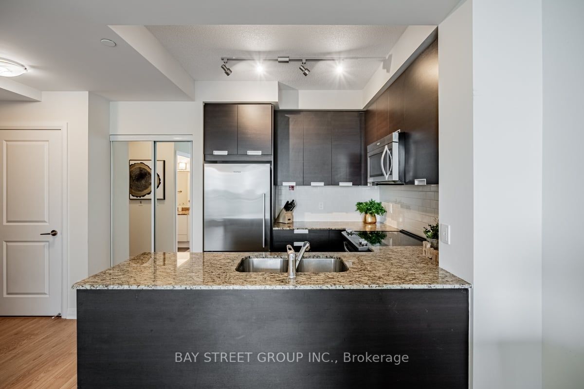 55 Eglinton Avenue W, #1401