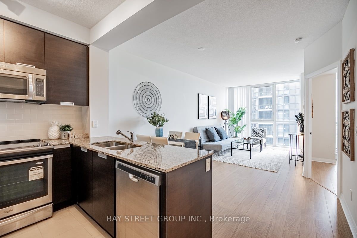 55 Eglinton Avenue W, #1401