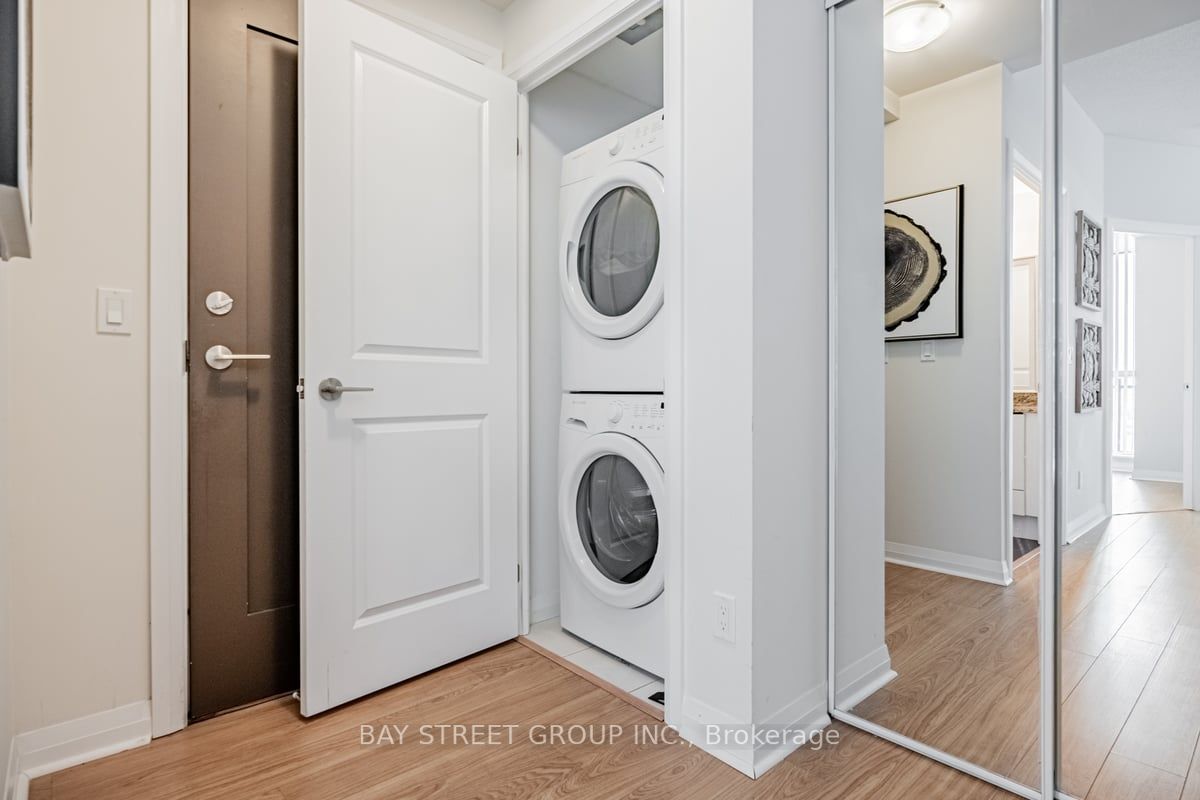 55 Eglinton Avenue W, #1401