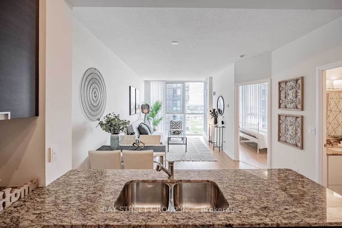55 Eglinton Avenue W, #1401