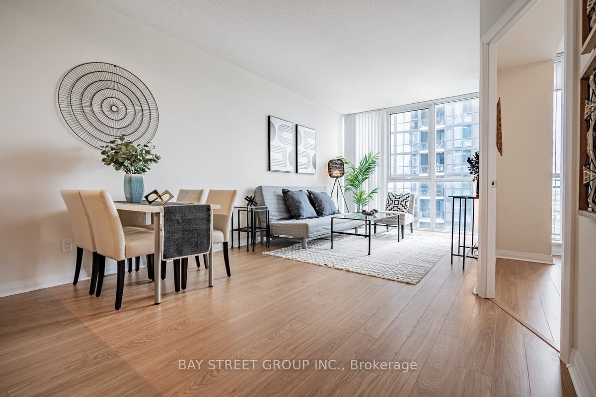 55 Eglinton Avenue W, #1401
