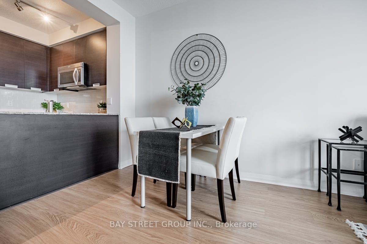 55 Eglinton Avenue W, #1401