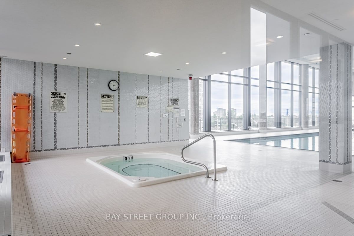 55 Eglinton Avenue W, #1401
