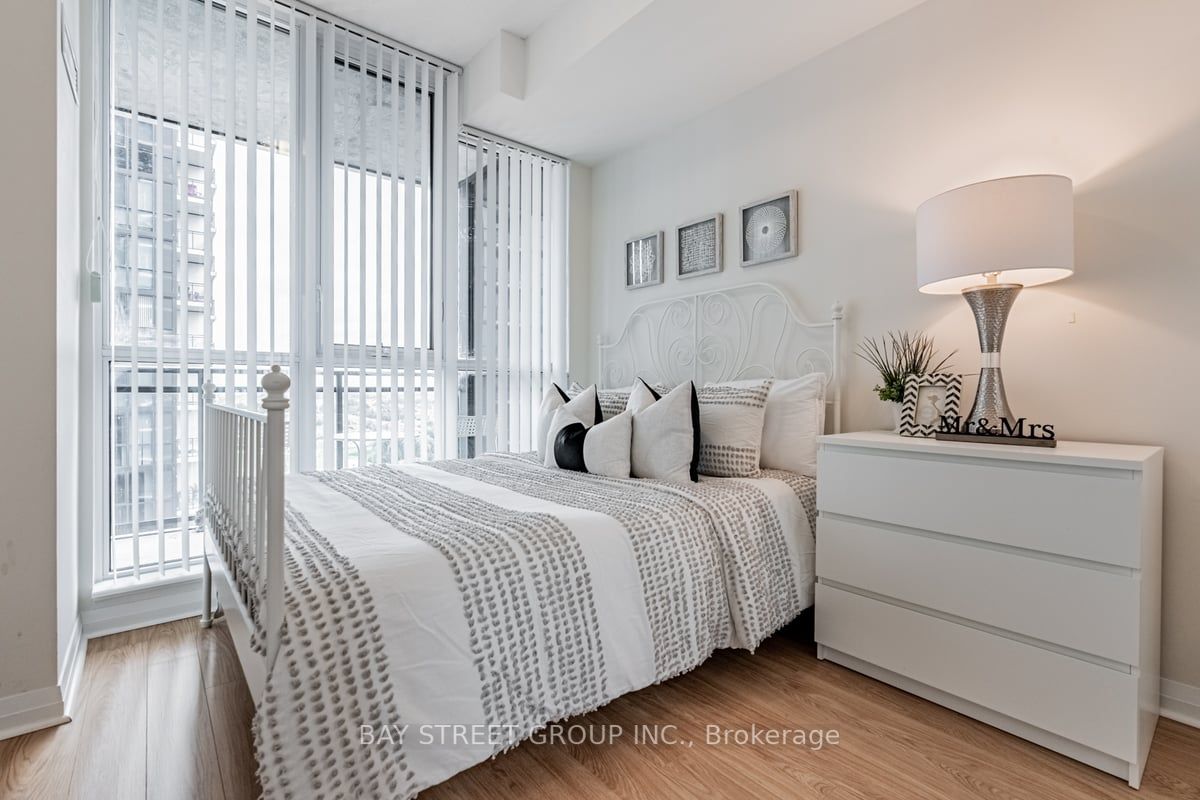 55 Eglinton Avenue W, #1401