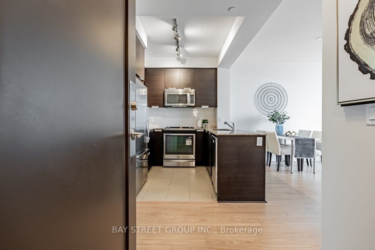 55 Eglinton Avenue W, #1401