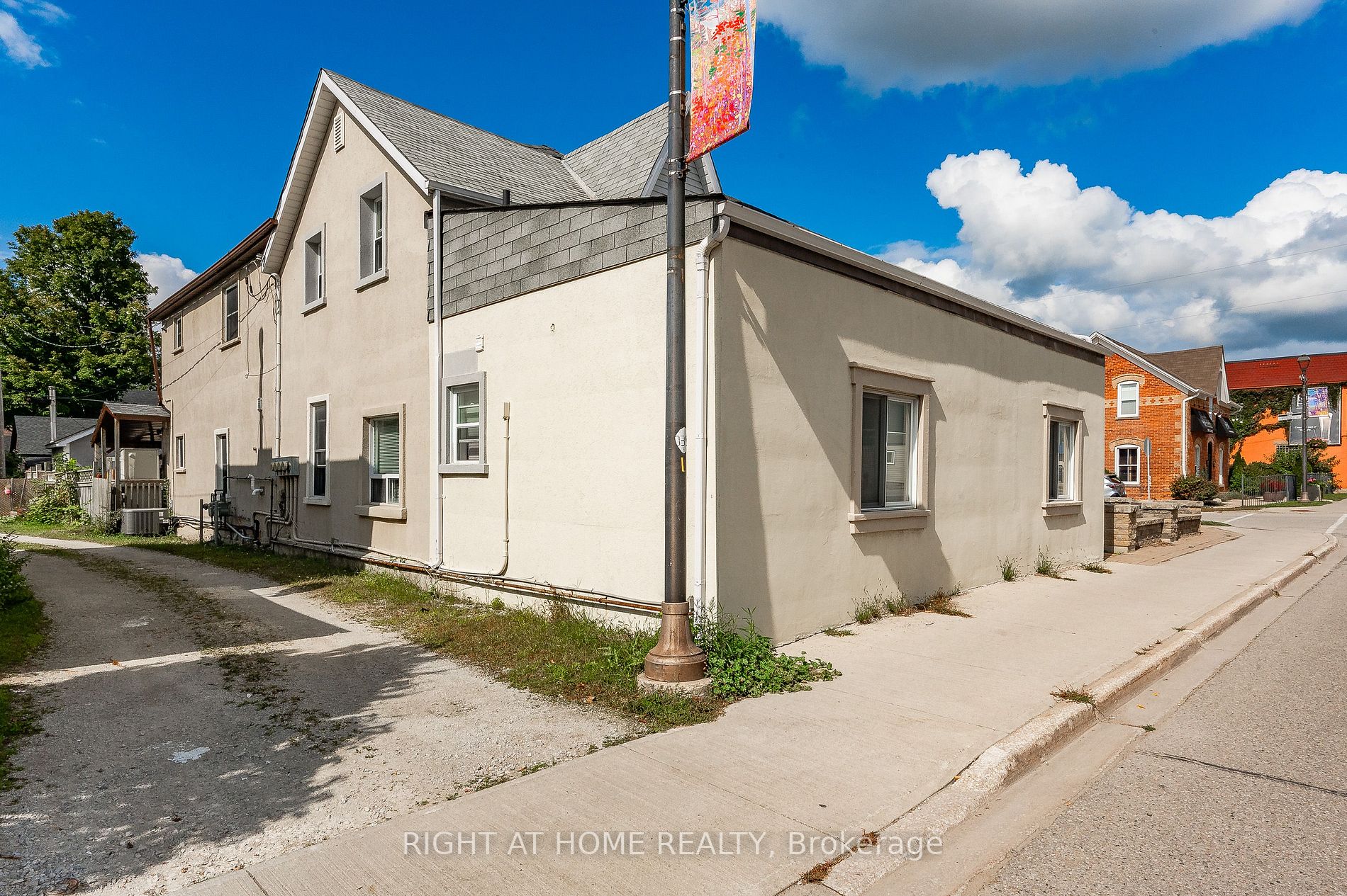 119 Mill St E