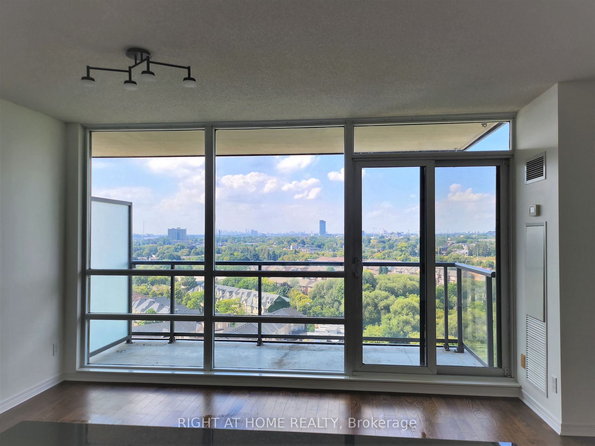 15 Legion Rd, #1403