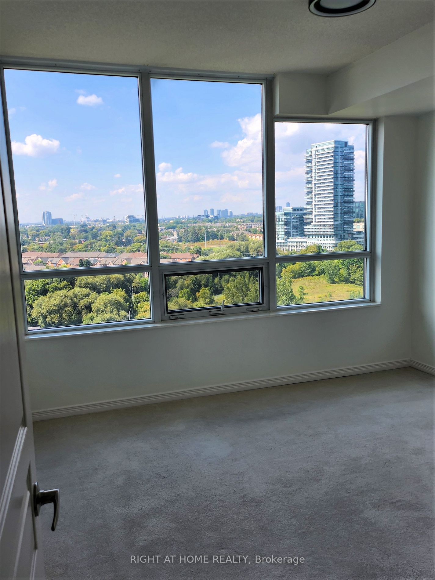 15 Legion Rd, #1403