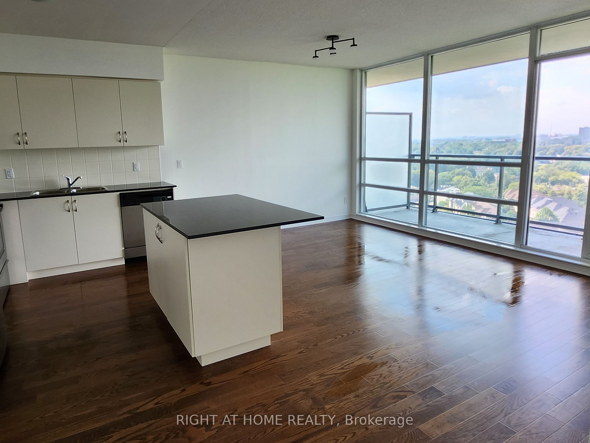 15 Legion Rd, #1403