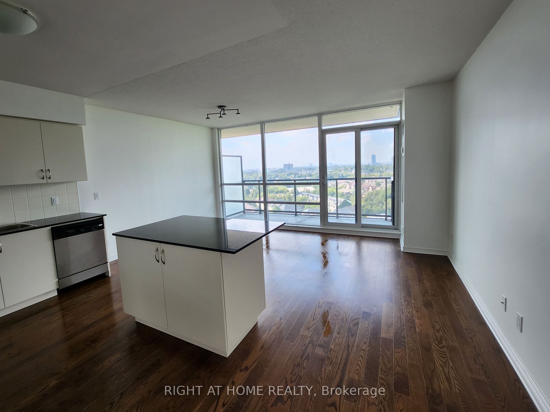 15 Legion Rd, #1403