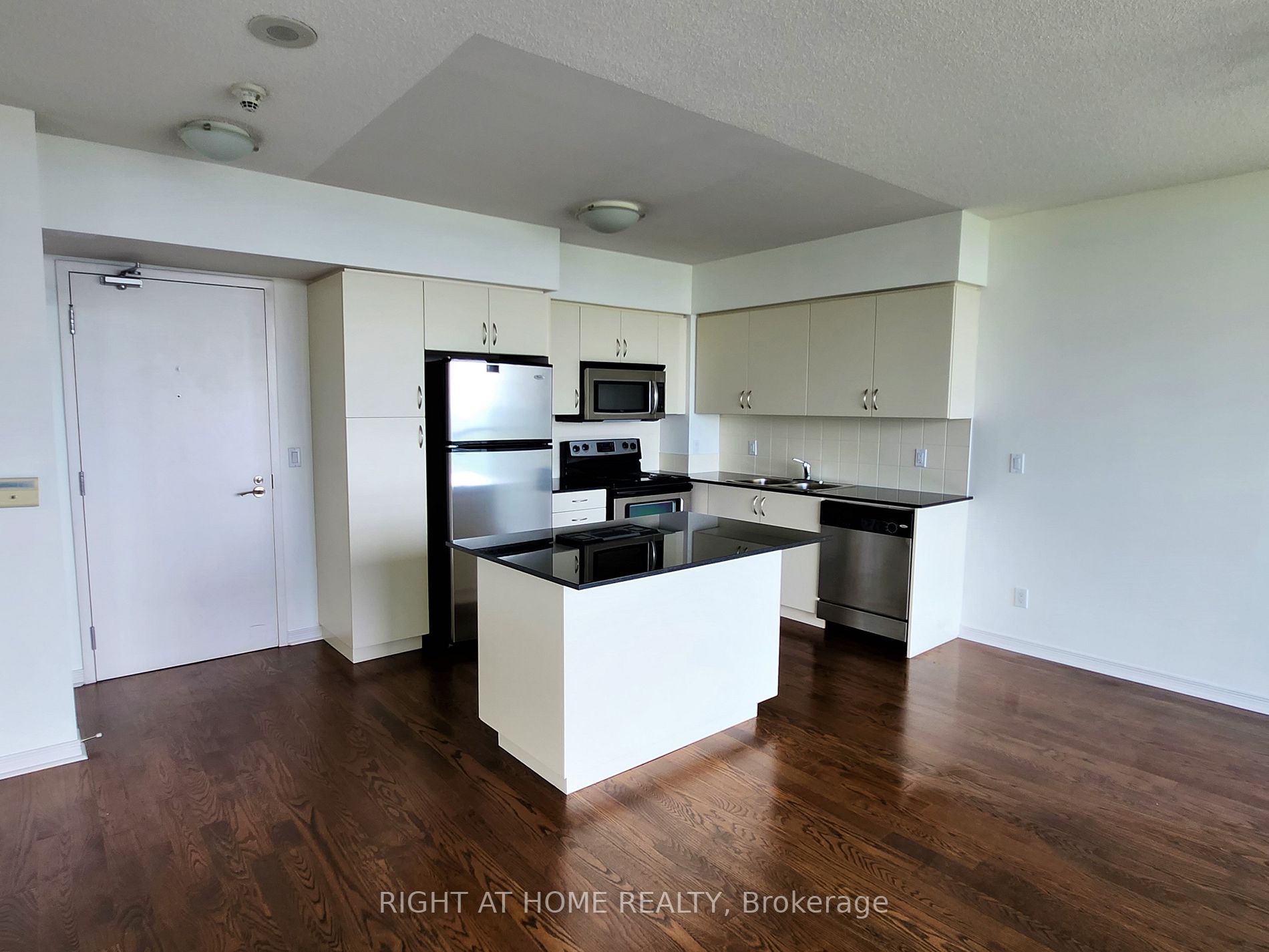 15 Legion Rd, #1403