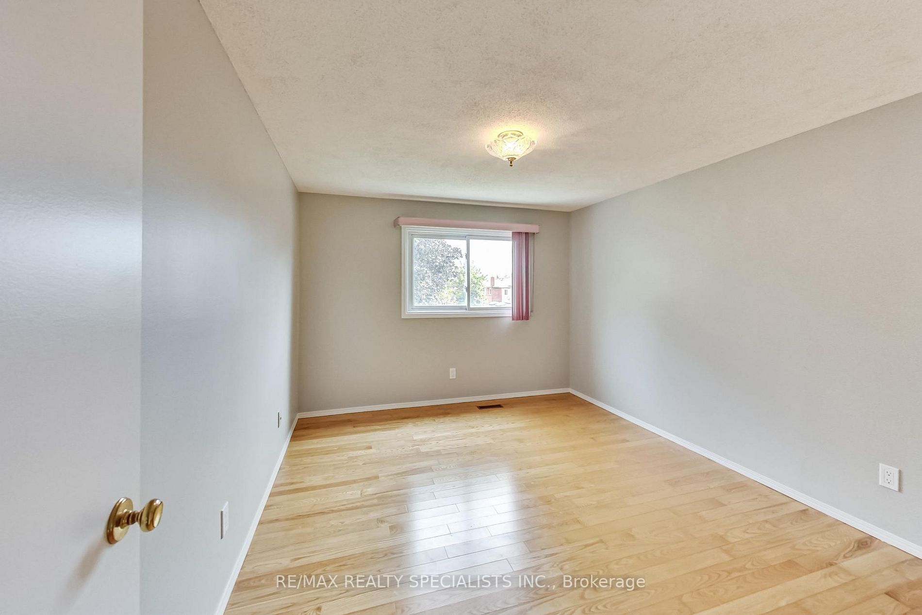 4389 Lee Dr